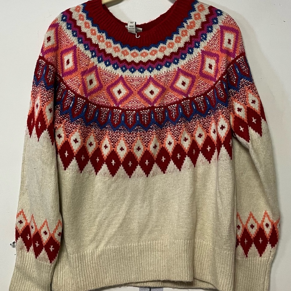 New St. John’s Bay Colorful Geometric Pattern Sweater in size Medium